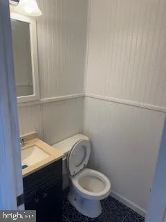 a bathroom with a toilet