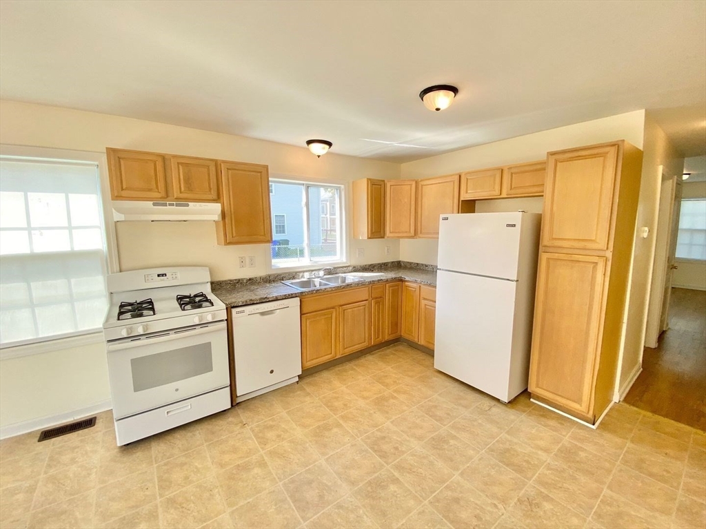 93 Orleans Street, Unit 93 Springfield, MA 01109 - Photo 6 of 21