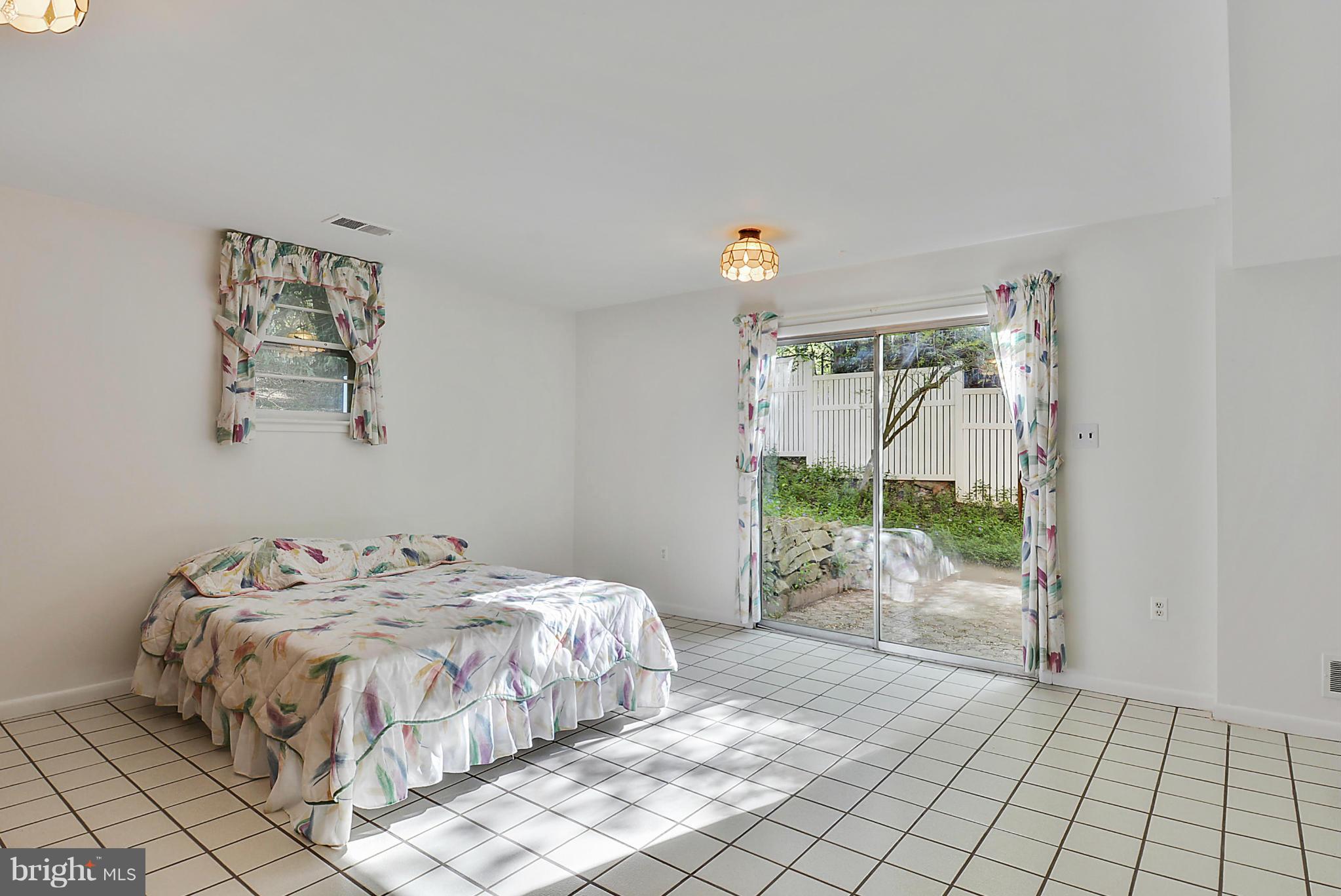 703 Hermleigh Road Silver Spring, MD 20902 - Photo 19 of 26 Interior (General)