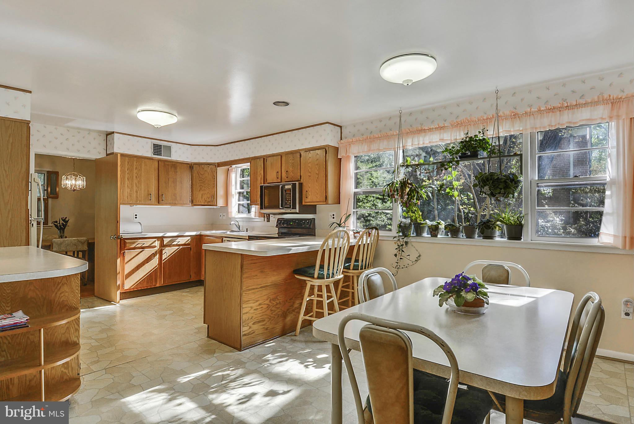 703 Hermleigh Road Silver Spring, MD 20902 - Photo 4 of 26 Interior (General)
