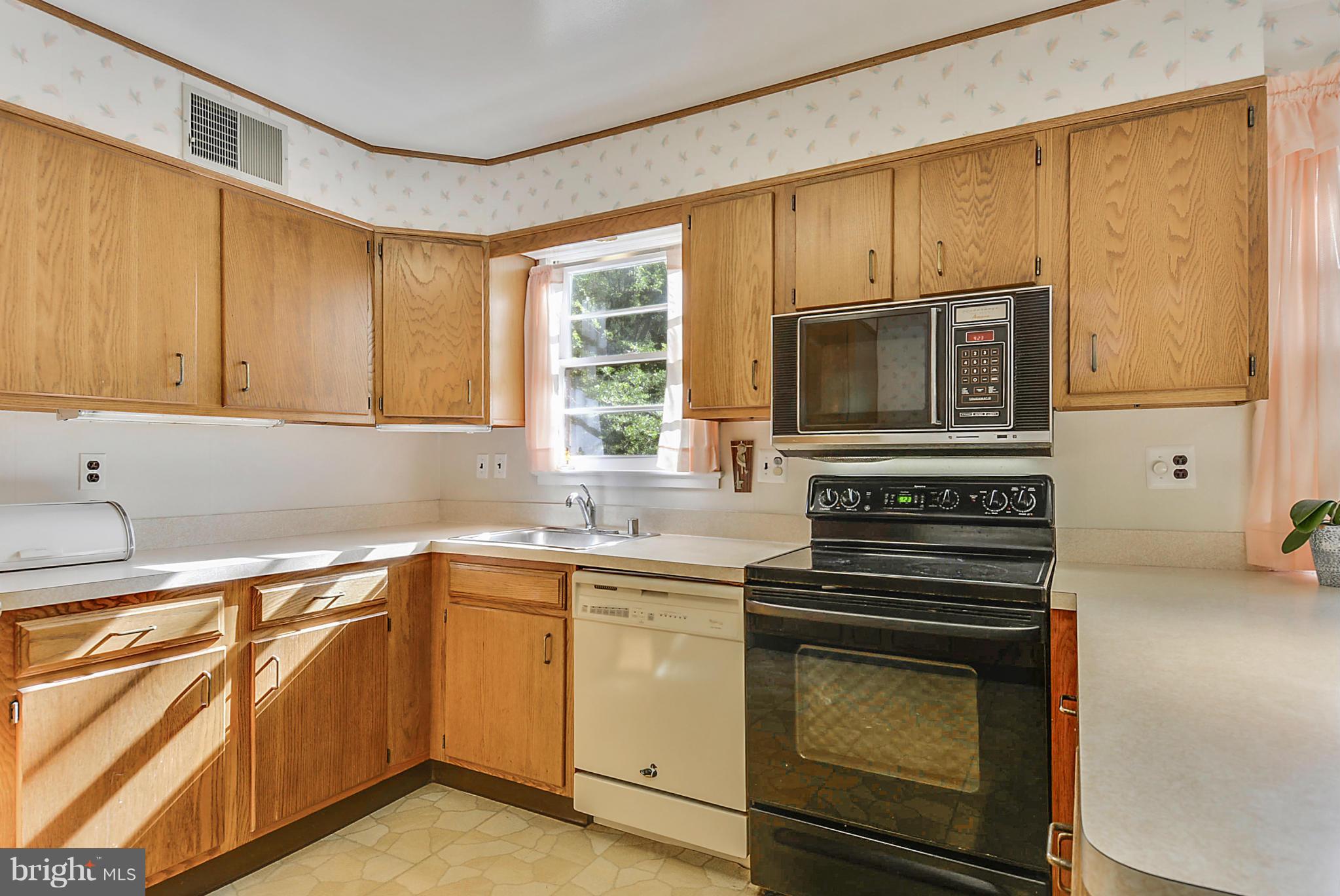 703 Hermleigh Road Silver Spring, MD 20902 - Photo 6 of 26 Kitchen