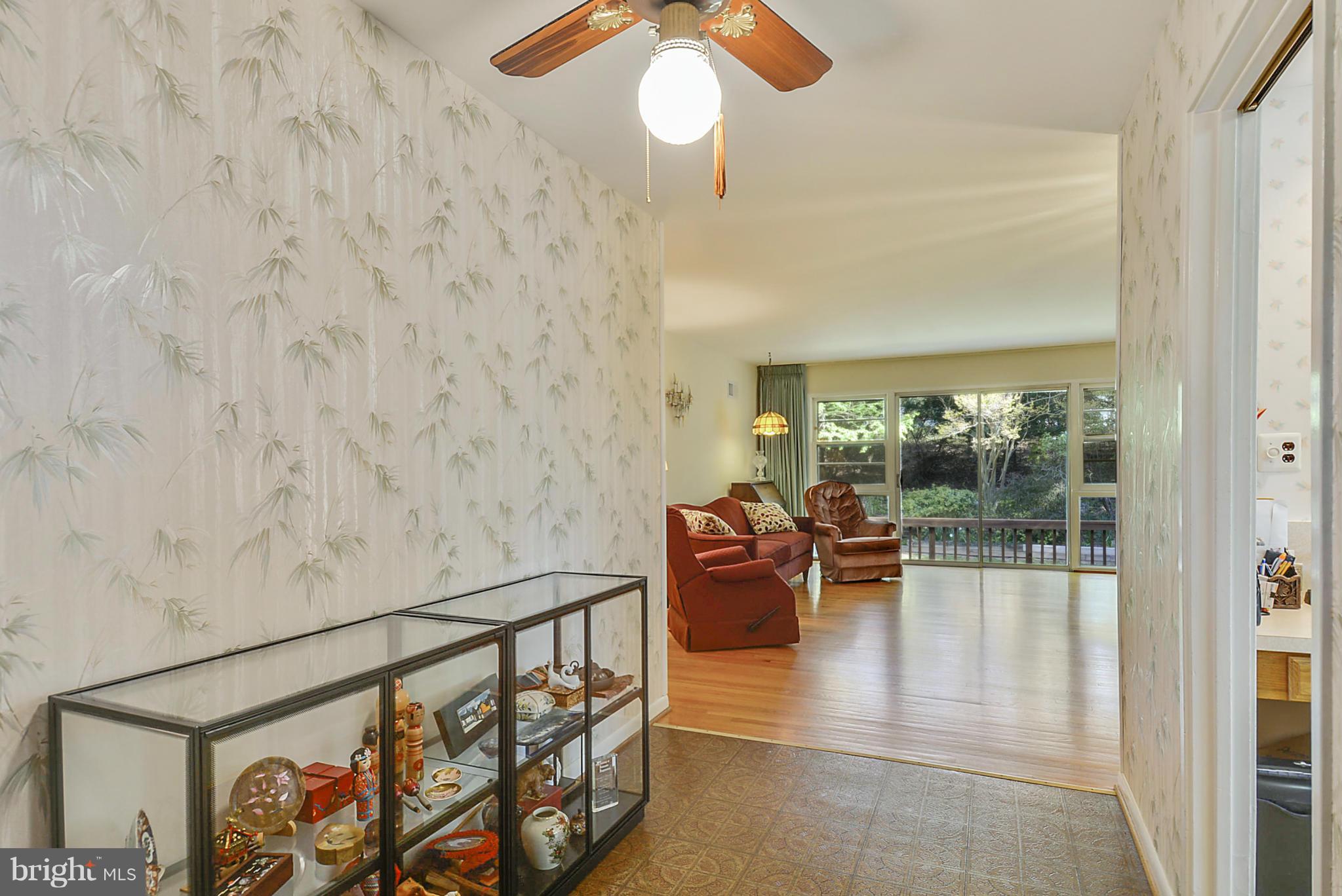 703 Hermleigh Road Silver Spring, MD 20902 - Photo 7 of 26 Interior (General)