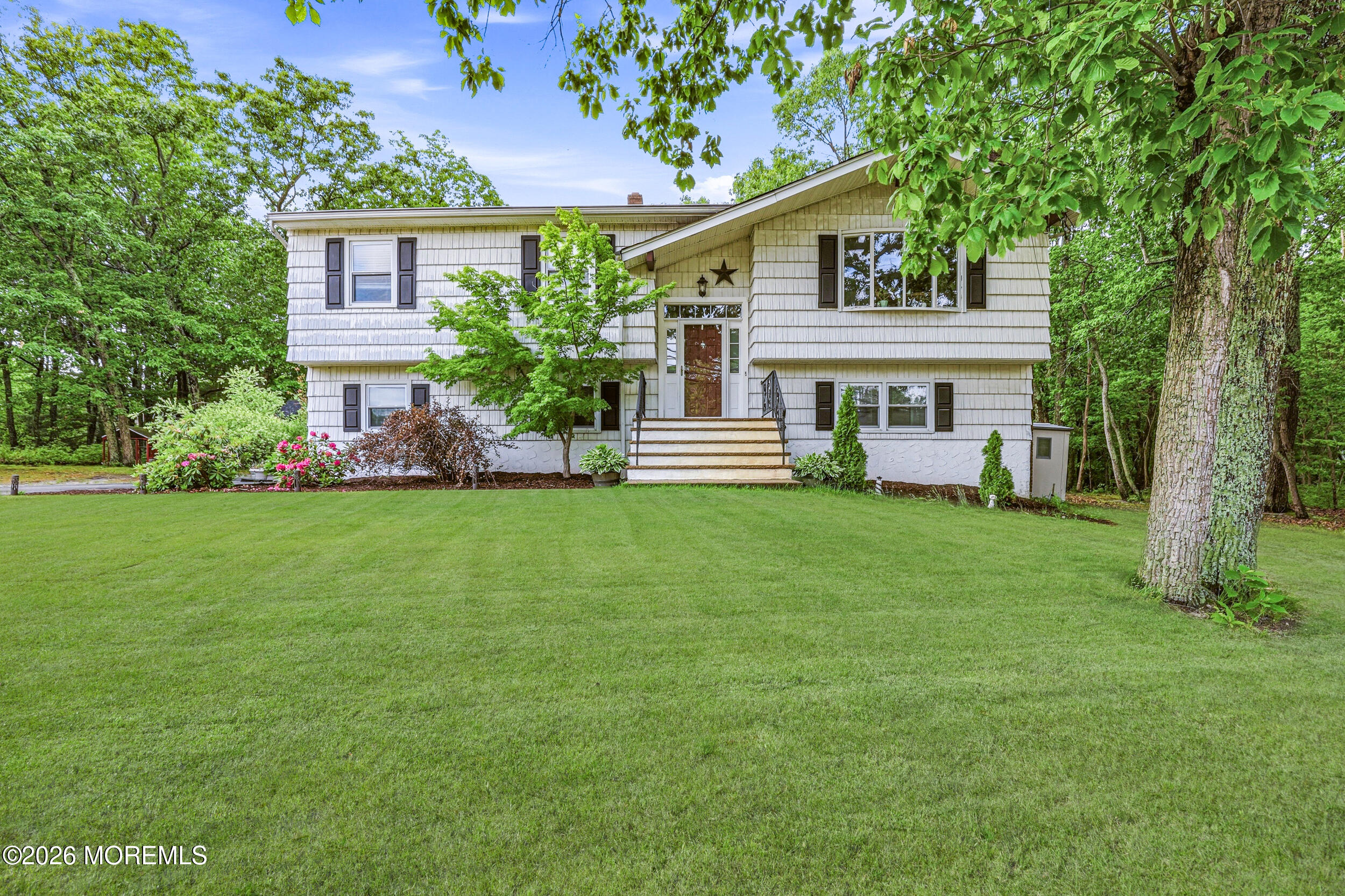 1_910_woodlane_rd_001