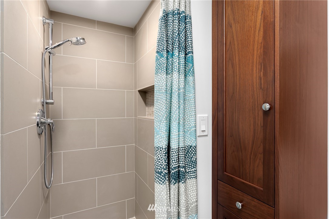 1120 Spring Street, Unit 703 Seattle, WA 98104 - Photo 17 of 24