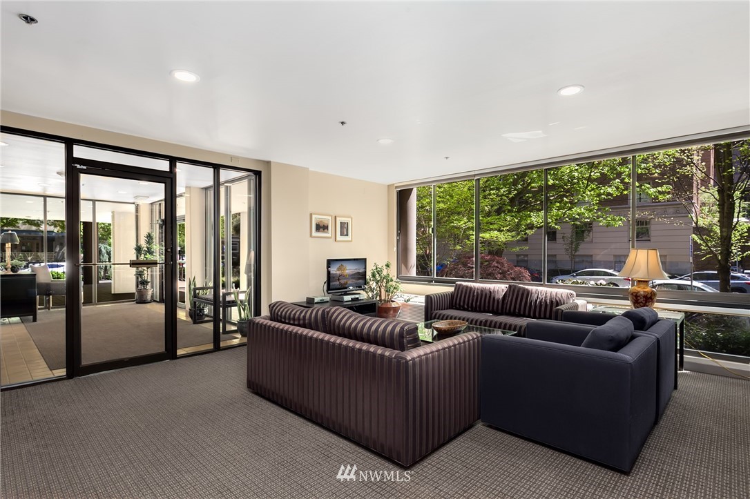 1120 Spring Street, Unit 703 Seattle, WA 98104 - Photo 19 of 24