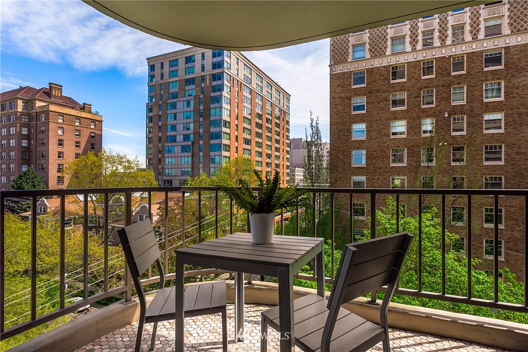 1120 Spring Street, Unit 703 Seattle, WA 98104 - Photo 6 of 24