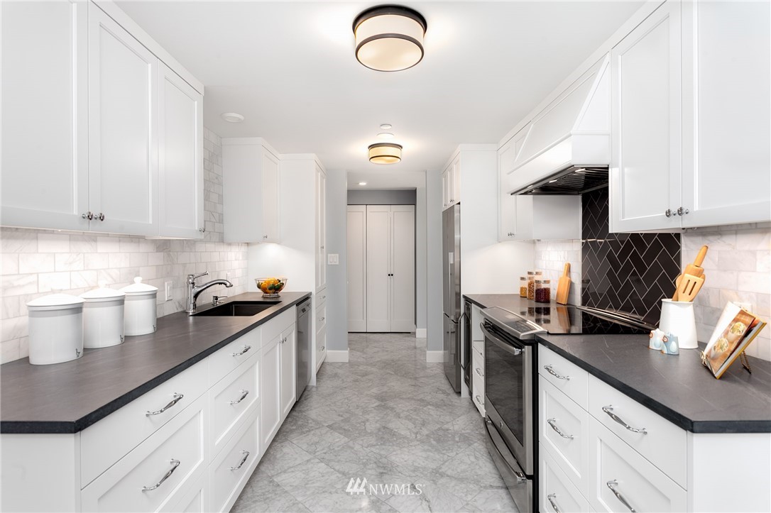 1120 Spring Street, Unit 703 Seattle, WA 98104 - Photo 7 of 24
