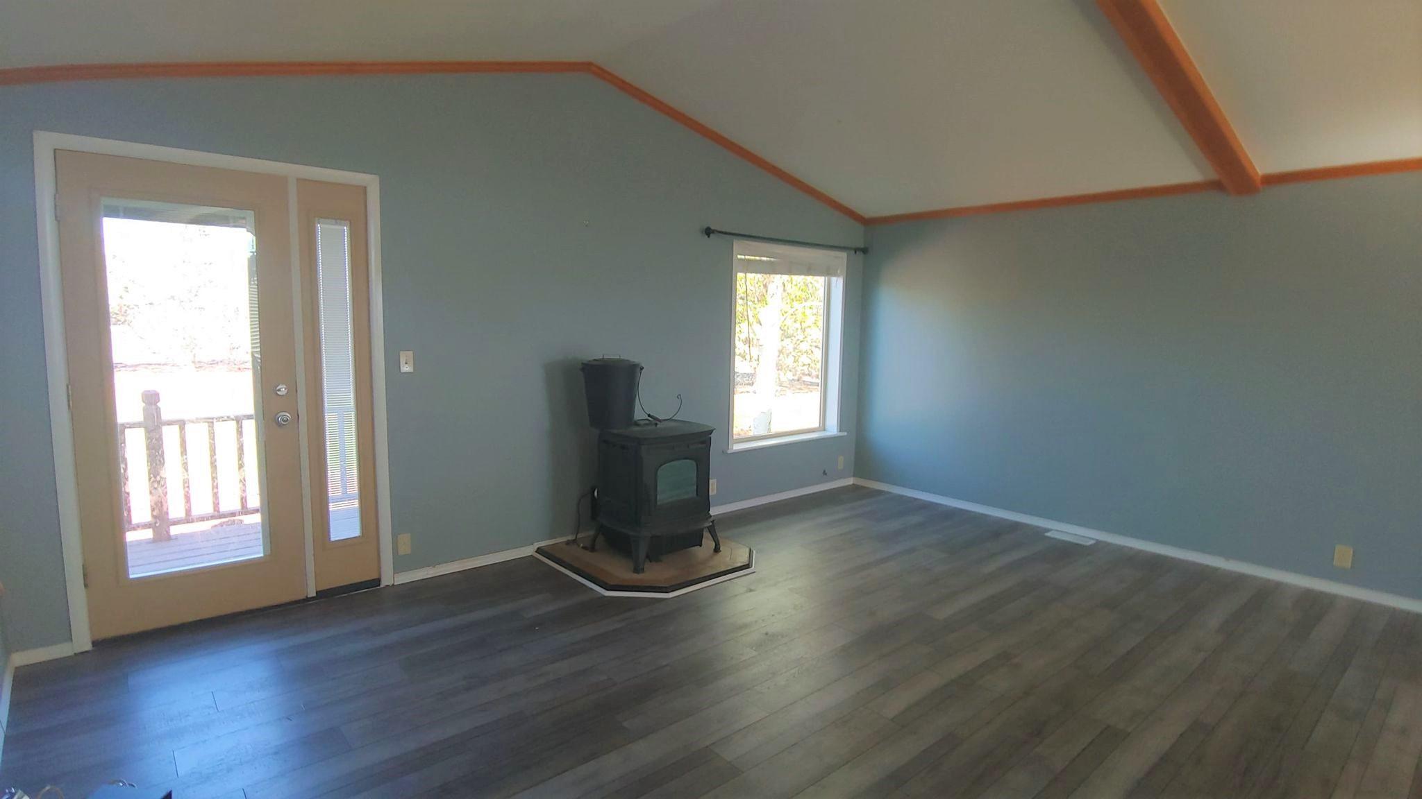 5875 Southwest Rim Road Terrebonne, OR 97760 - Photo 9 of 32 Living Room