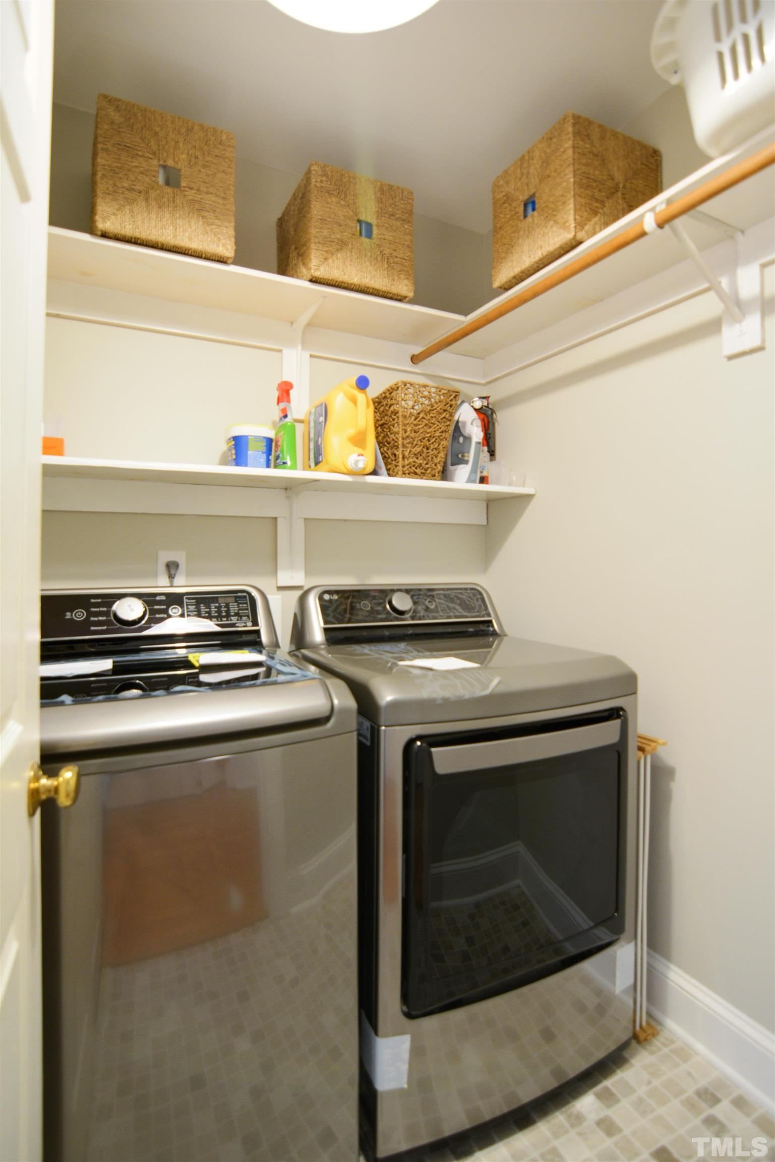 3005 Dunkirk Drive Raleigh, NC 27613 - Photo 25 of 35 a close view of stove top oven