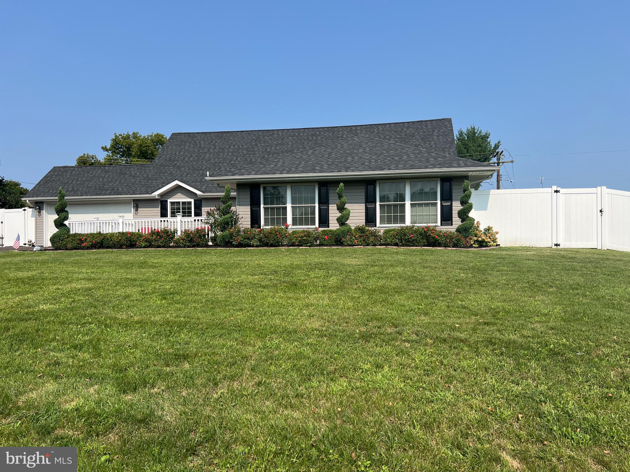 39 Shellflower Road Levittown, PA 19056 - Photo 1 of 74 Gallery Image 1