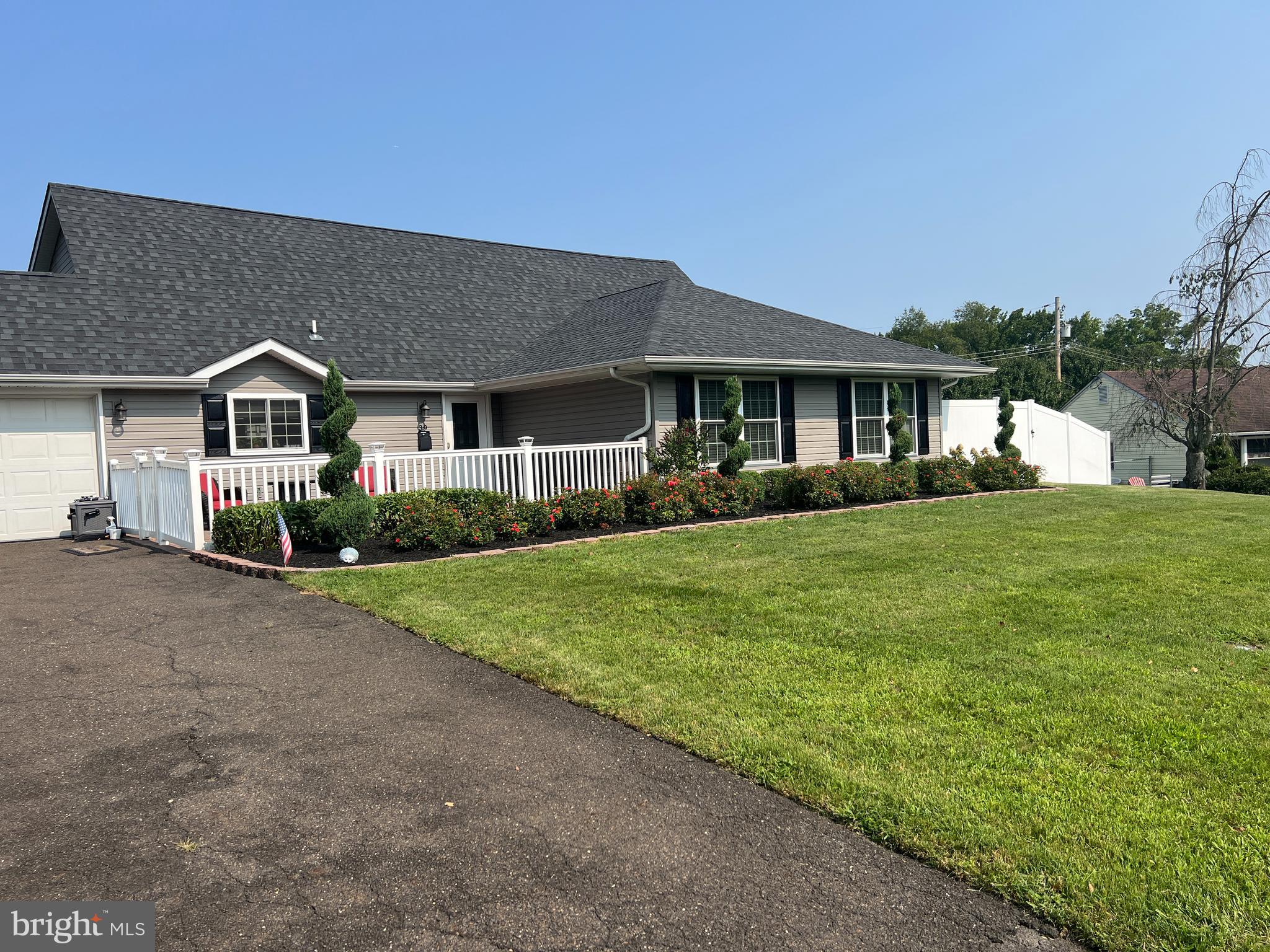 39 Shellflower Road Levittown, PA 19056 - Photo 3 of 74 Gallery Image 3