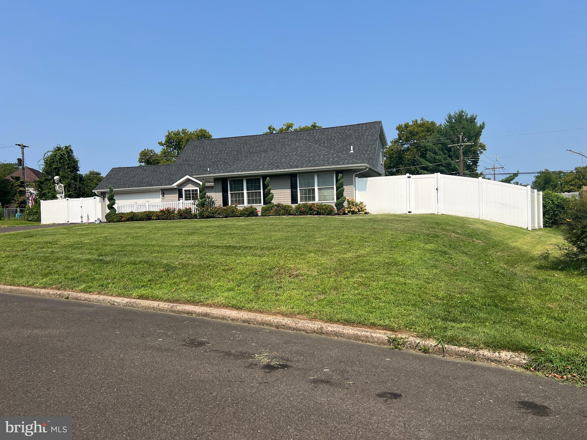 39 Shellflower Road Levittown, PA 19056 - Photo 7 of 74 Gallery Image 7