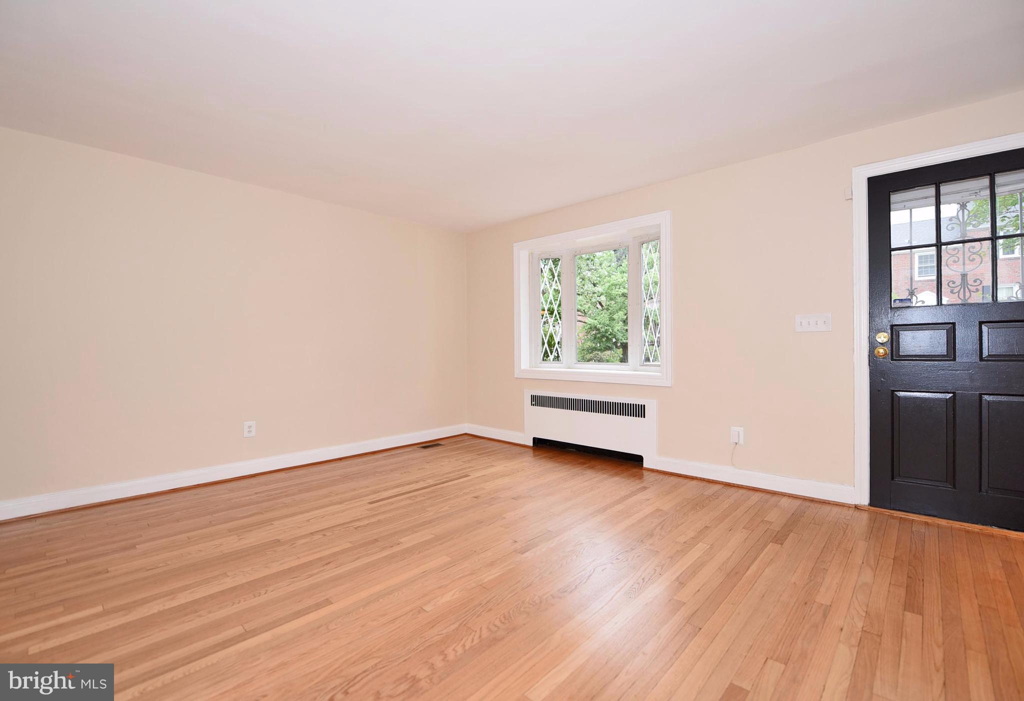 3823 Yolando Road Baltimore, MD 21218 - Photo 3 of 30 Living Room
