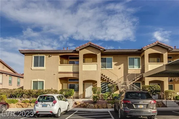 $1,735 | 2305 West Horizon Ridge Parkway, Unit 1023, Henderson, NV 89052