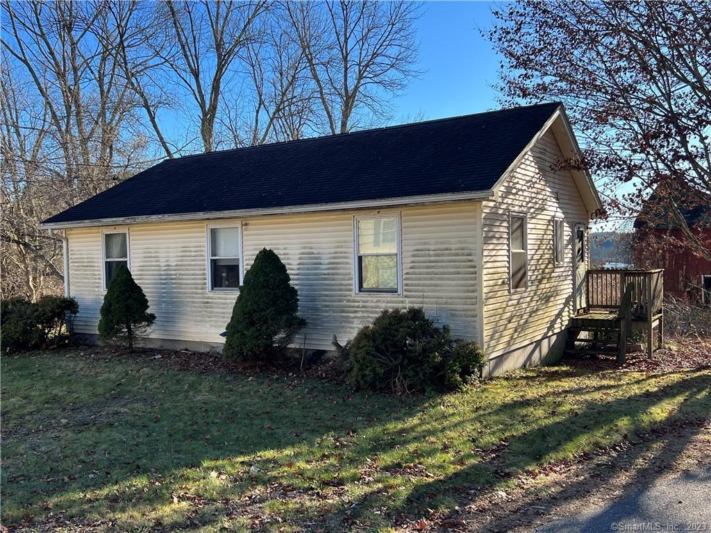 a view of backyard with a garden and plants