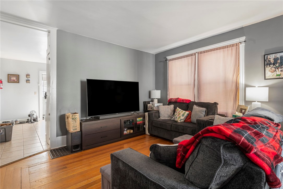 60 Fairlawn Avenue Woonsocket, RI 02895 - Photo 11 of 49