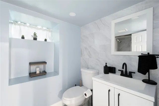 $489,000 | 60 Fairlawn Avenue, Woonsocket, RI 02895