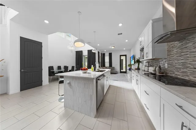 $560,000 | 2065 White Feather Loop, Oakland, FL 34787