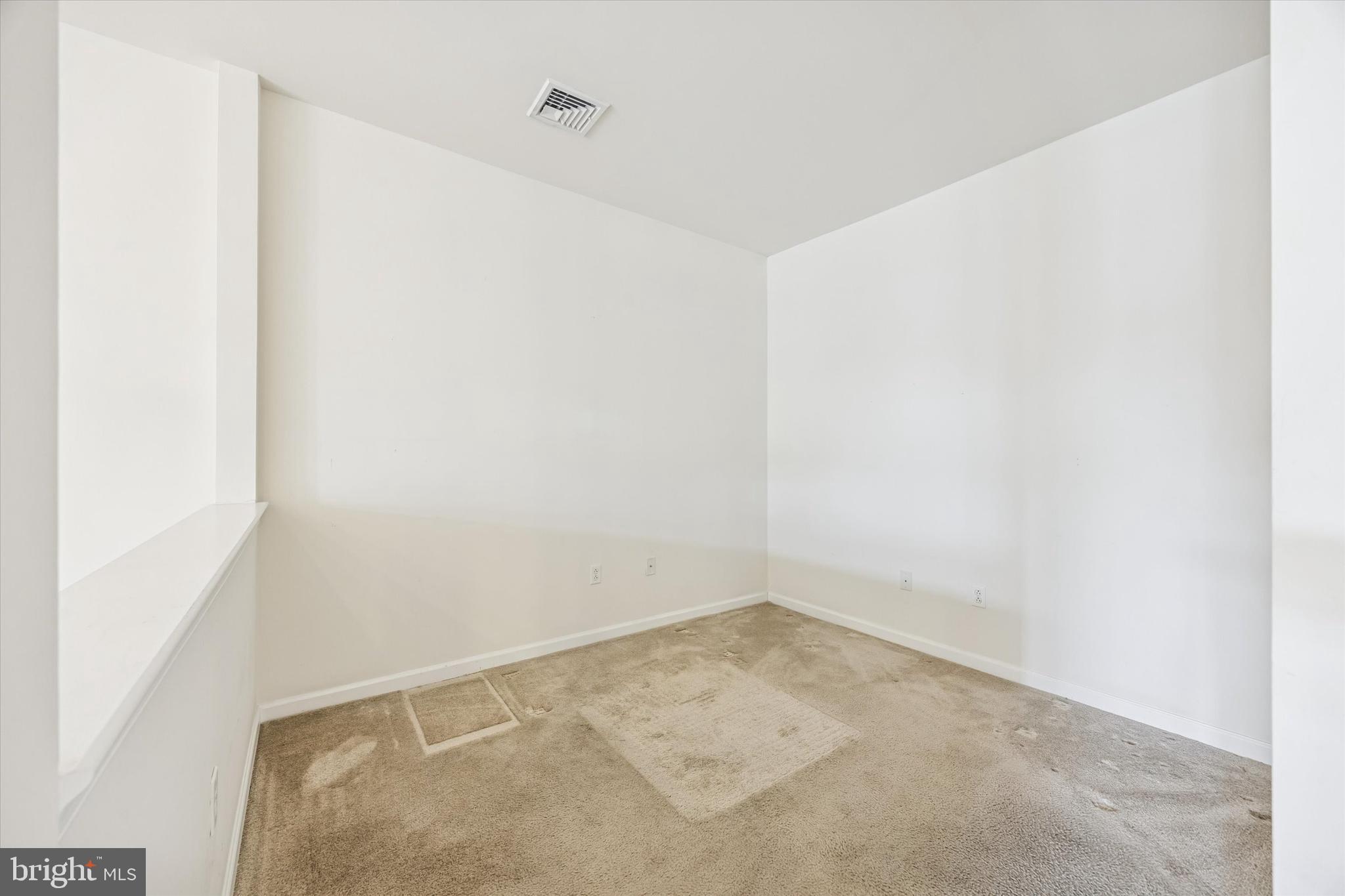 427 Carson Terrace Huntingdon Valley, PA 19006 - Photo 4 of 19 a small space with a window