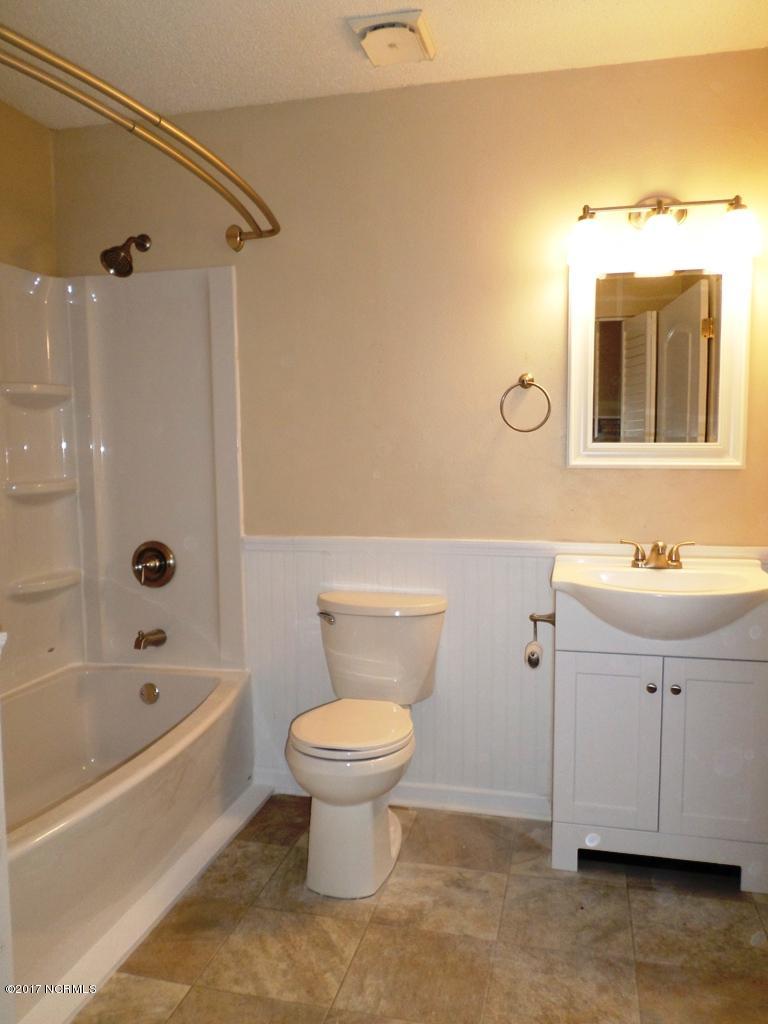 362 Union Chapel Church Road Richlands, NC 28574 - Photo 21 of 25 Bathroom