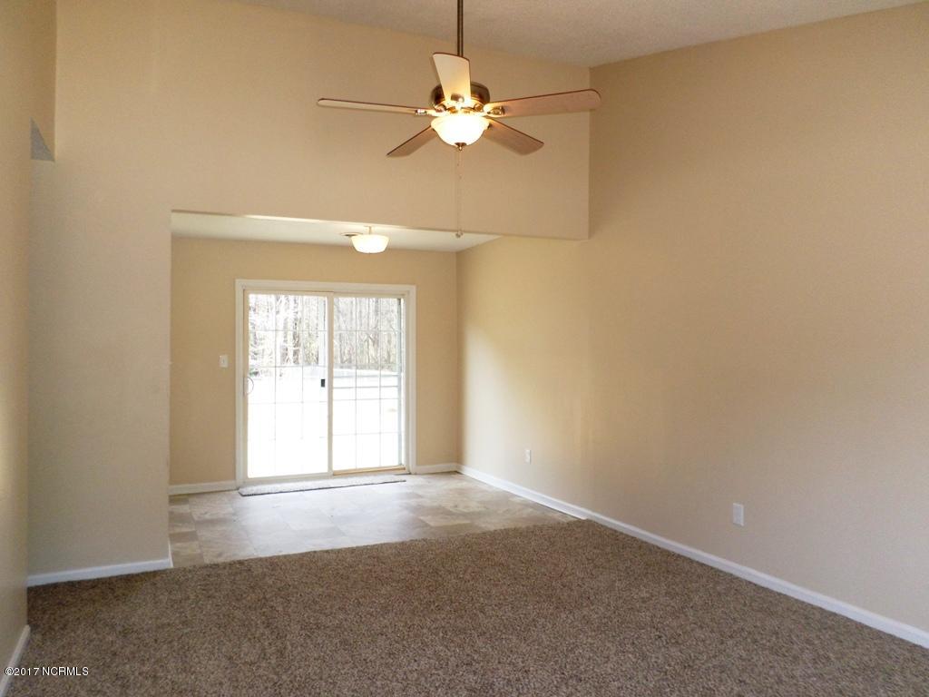 362 Union Chapel Church Road Richlands, NC 28574 - Photo 3 of 25 Living room