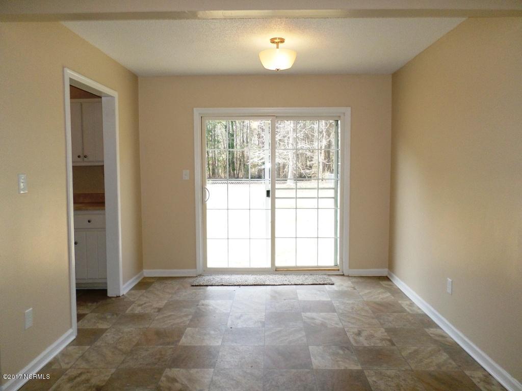 362 Union Chapel Church Road Richlands, NC 28574 - Photo 7 of 25 Dining room