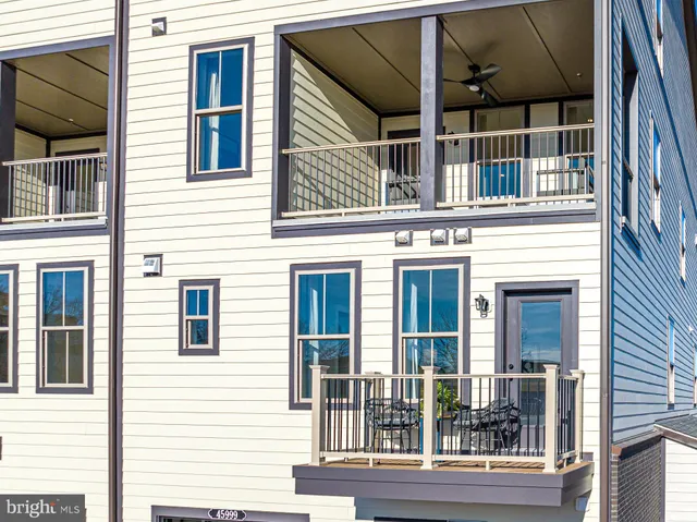 $584,990 | 6 Sepia Square, Unit MO, Ashburn, VA 20147