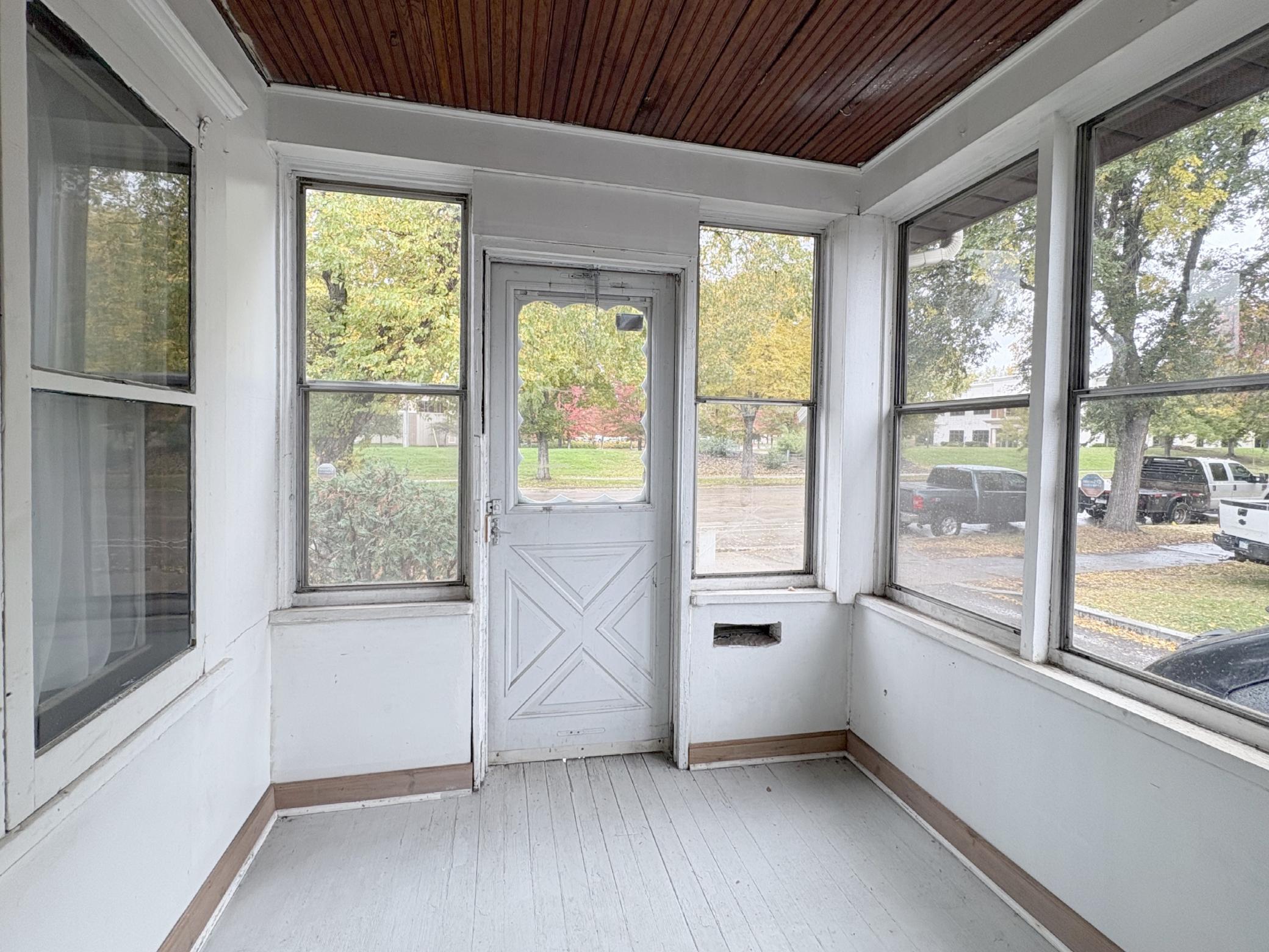 469 Como Avenue St. Paul, MN 55103 - Photo 2 of 11