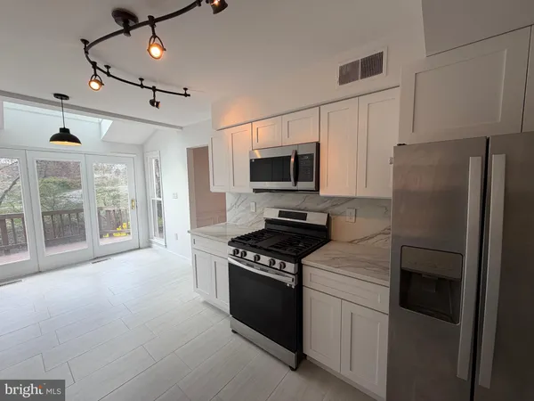 $3,850 | 6236 Walkers Croft Way, Alexandria, VA 22315