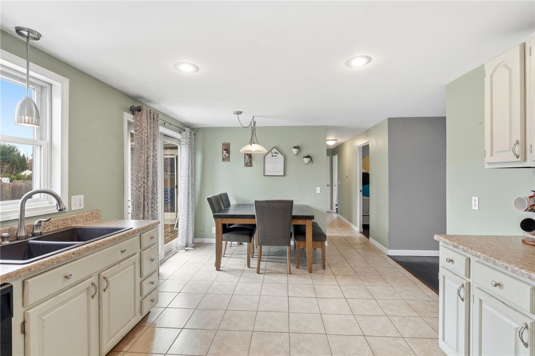 80 Coventry Drive Coventry, RI 02816 - Photo 4 of 17