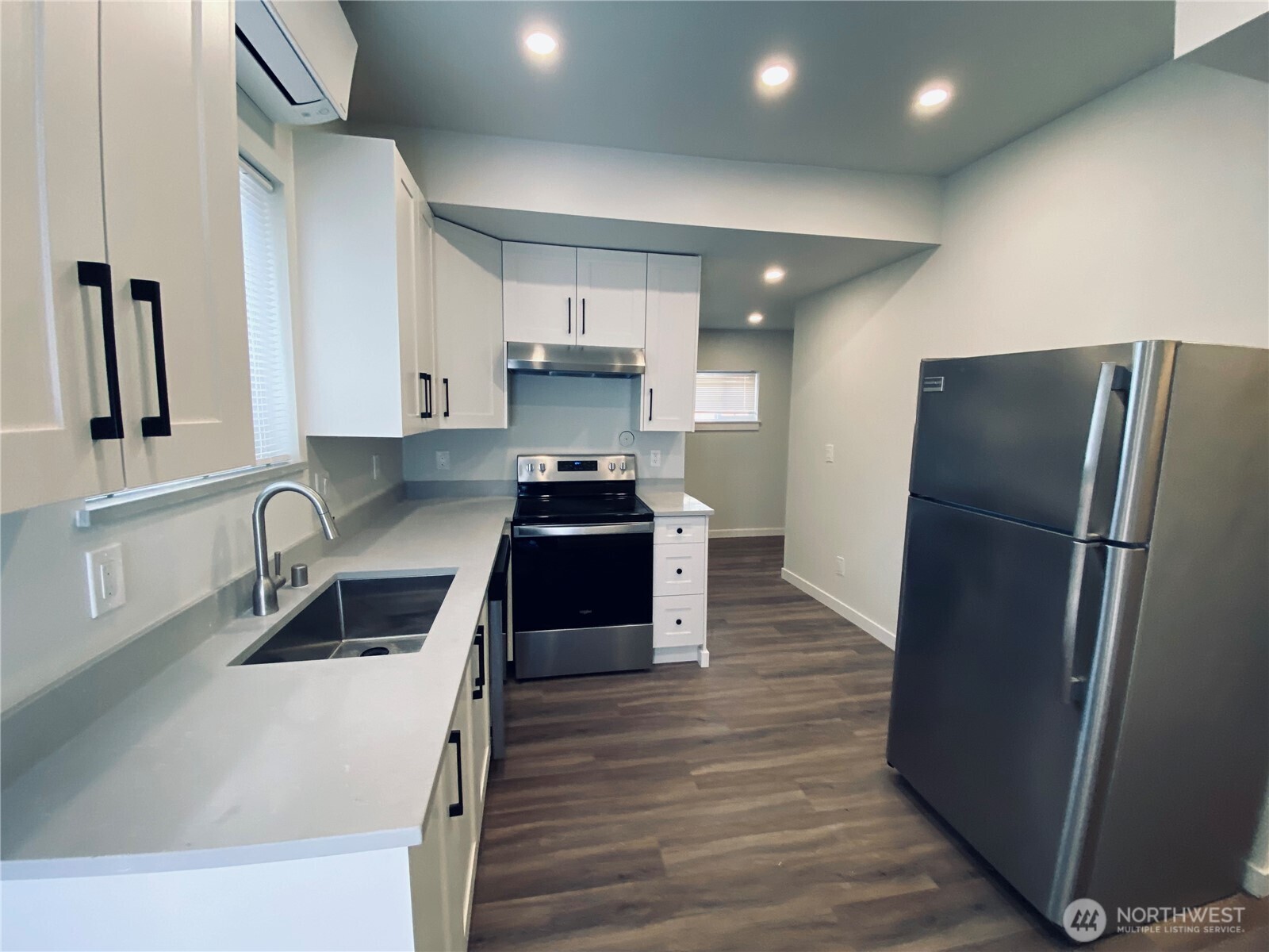 3405 Rockefeller Avenue, Unit D Everett, WA 98201 - Photo 6 of 20