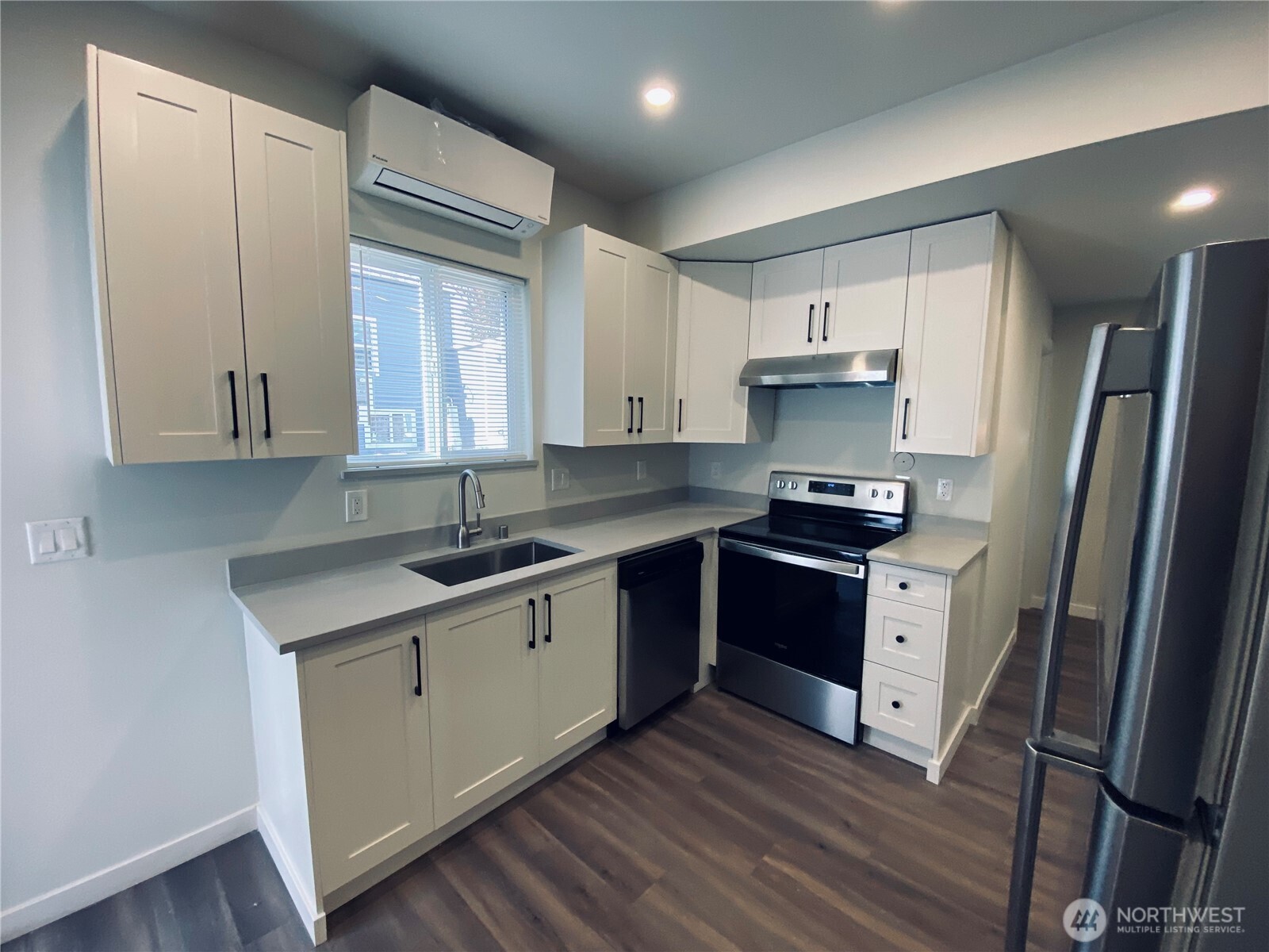 3405 Rockefeller Avenue, Unit D Everett, WA 98201 - Photo 7 of 20