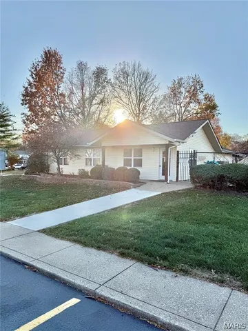 $135,000 | 1625 Summergate Parkway, Unit G, St. Charles, MO 63303