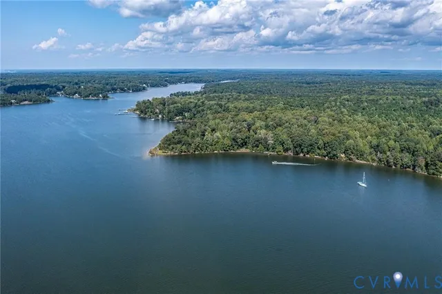 a view of a lake in middle of the house
