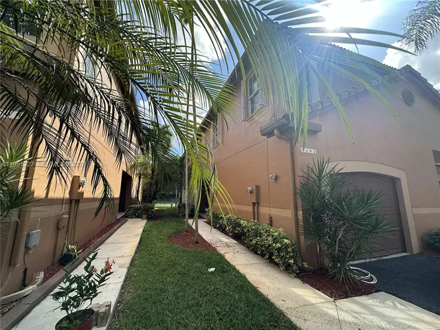 $3,700 | 1402 Veracruz Lane, Unit 17, Weston, FL 33327