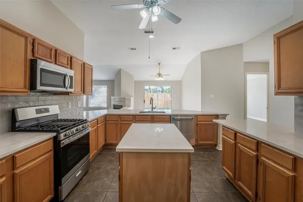 $2,200 | 16007 Lakestone Drive, Tomball, TX 77377