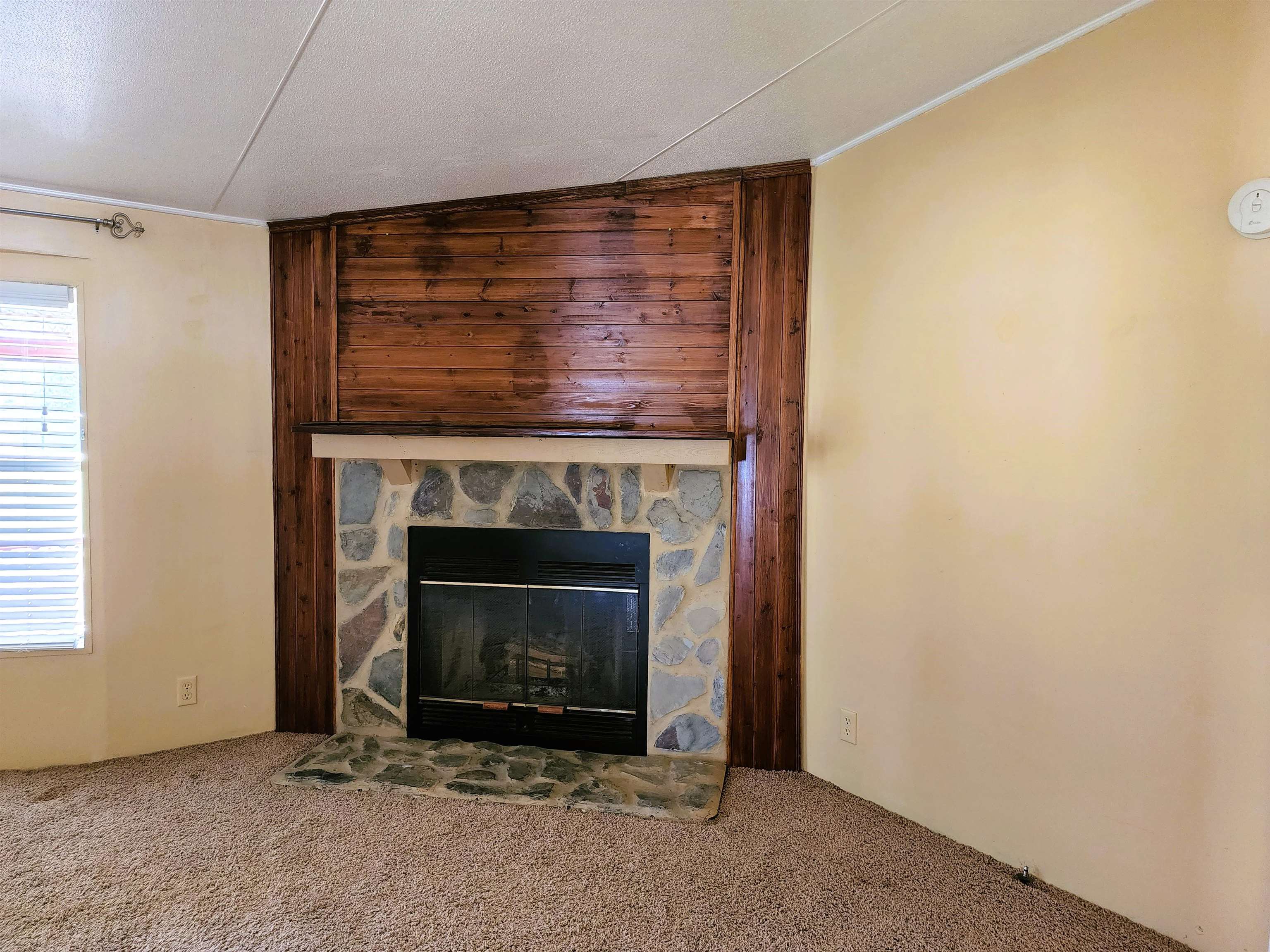 207 Gwen Drive Lee, FL 32059 - Photo 3 of 36