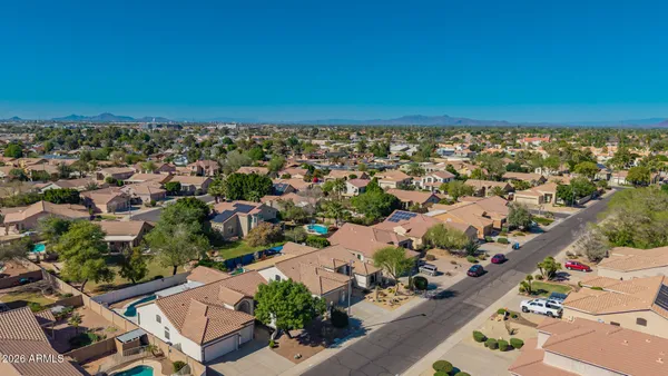 $825,000 | 294 South Ironwood Street, Gilbert, AZ 85296