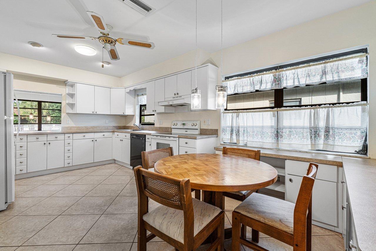 5865 Colony Court Boca Raton, FL 33433 - Photo 11 of 24 014-5865ColonyCourt-BocaRaton-FL-33433-S