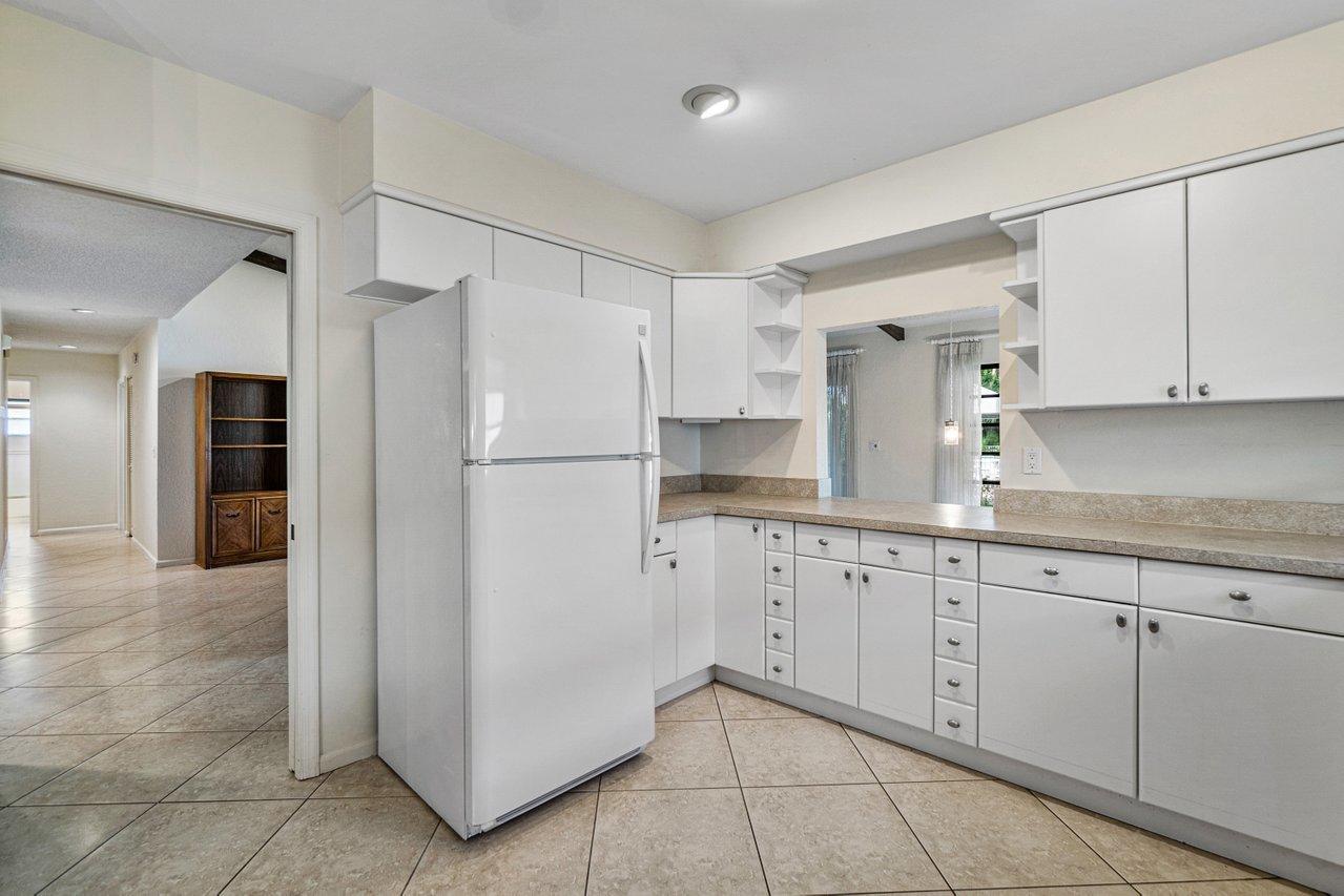 5865 Colony Court Boca Raton, FL 33433 - Photo 10 of 24 013-5865ColonyCourt-BocaRaton-FL-33433-S