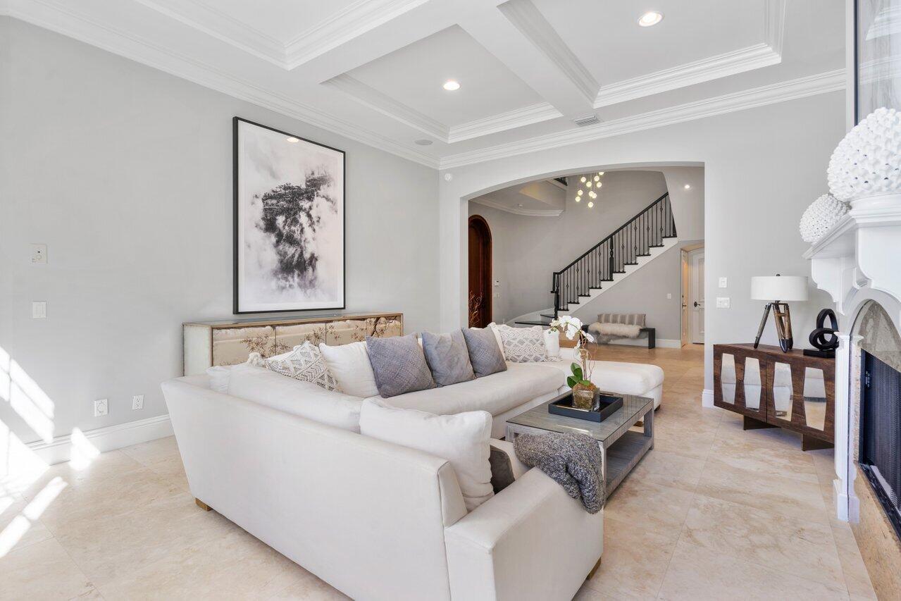 1625 Sabal Palm Drive Boca Raton, FL 33432 - Photo 9 of 44 Living Room