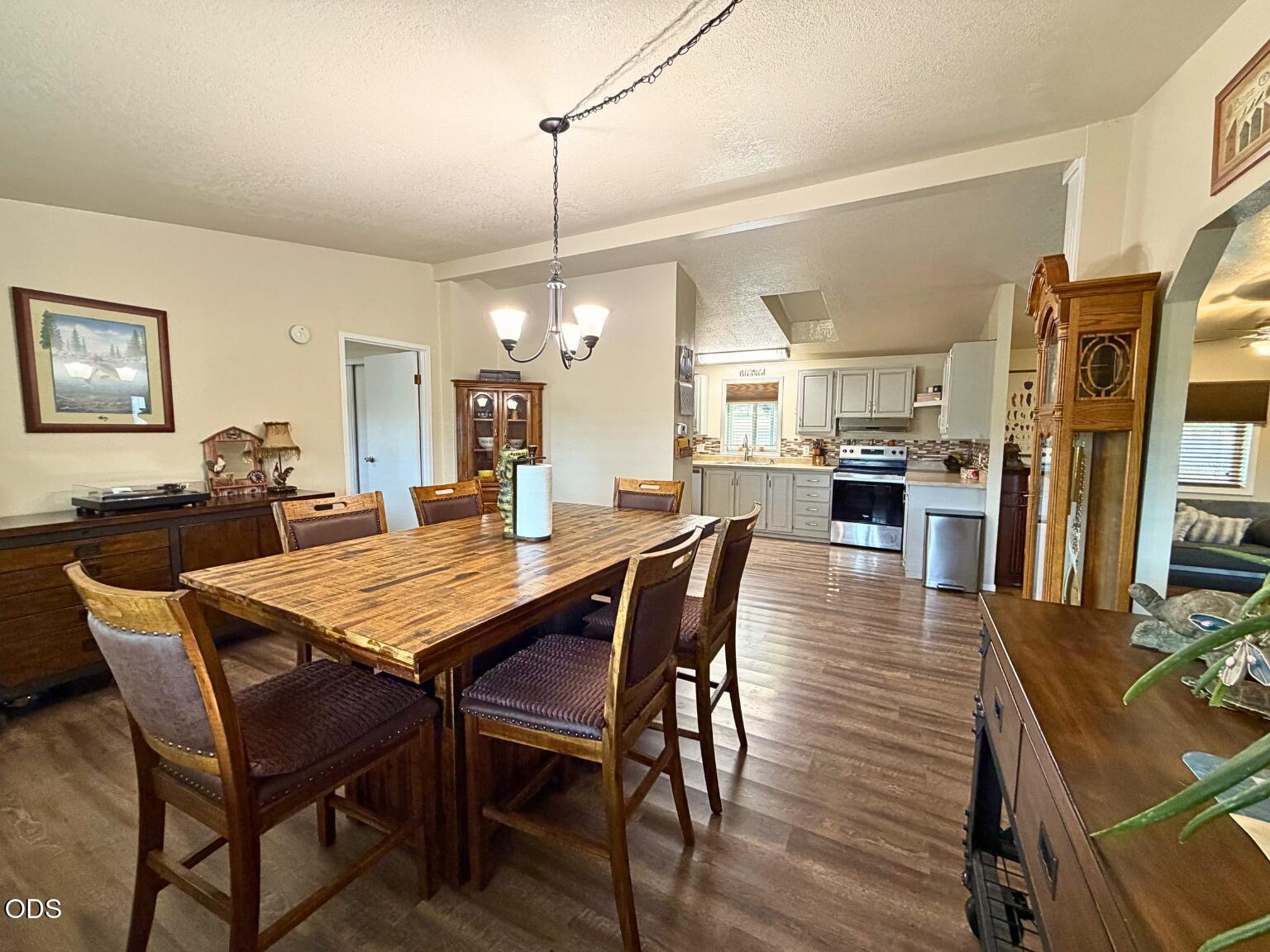63 Rogue River Drive Eagle Point, OR 97524 - Photo 11 of 46