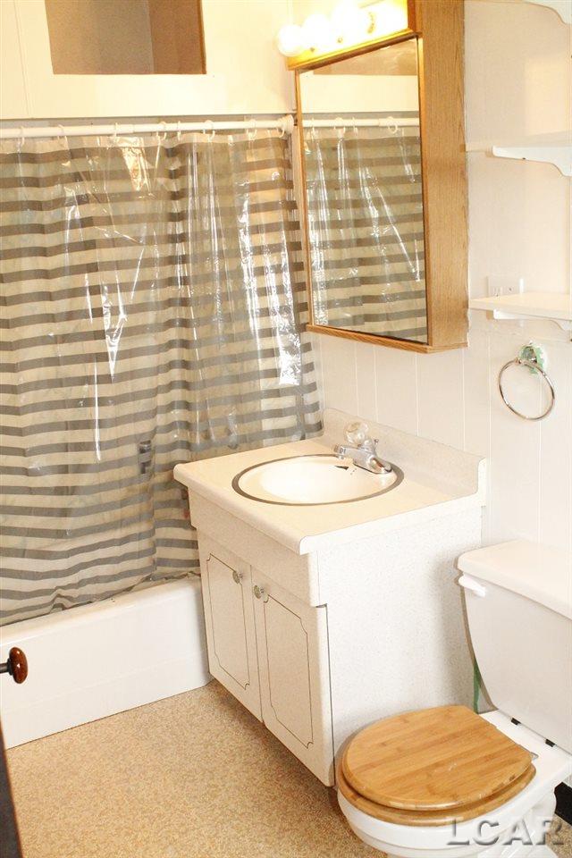 5741 Holloway Road Britton, MI 49229 - Photo 9 of 24 31319574-8.JPG