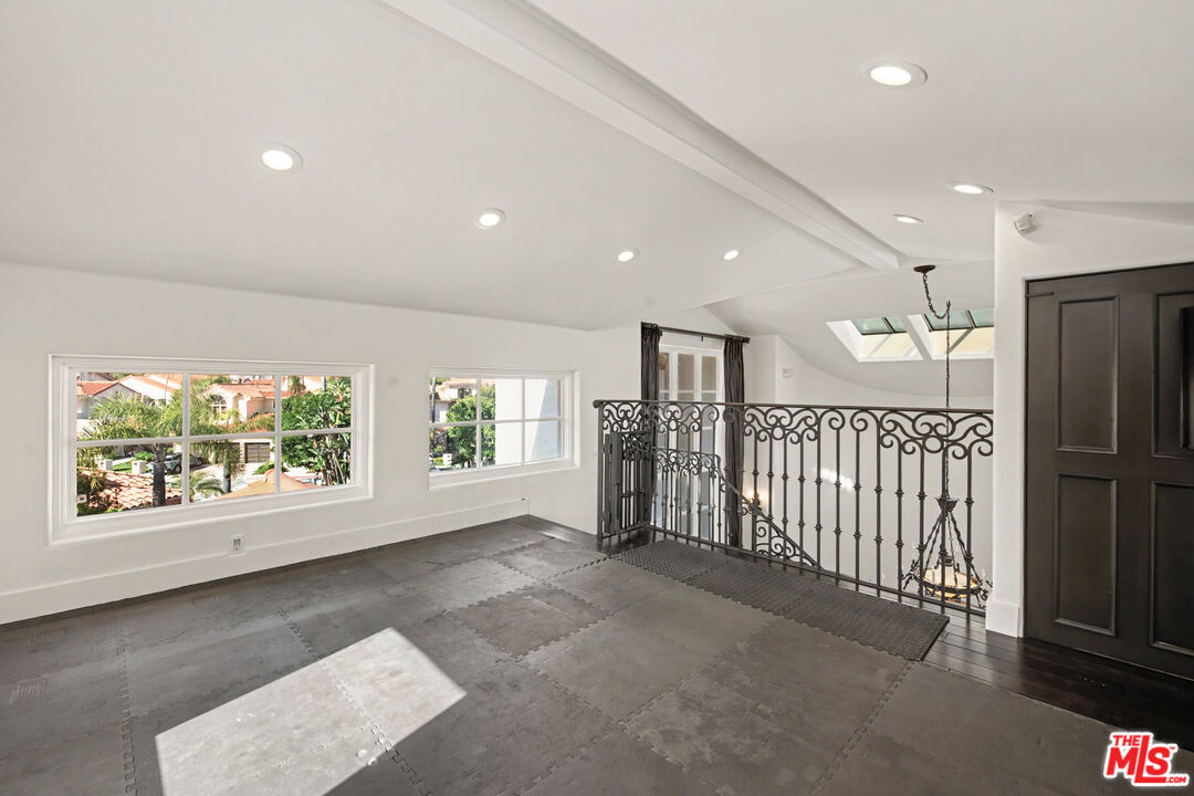 12608 Promontory Road Los Angeles, CA 90049 - Photo 48 of 59