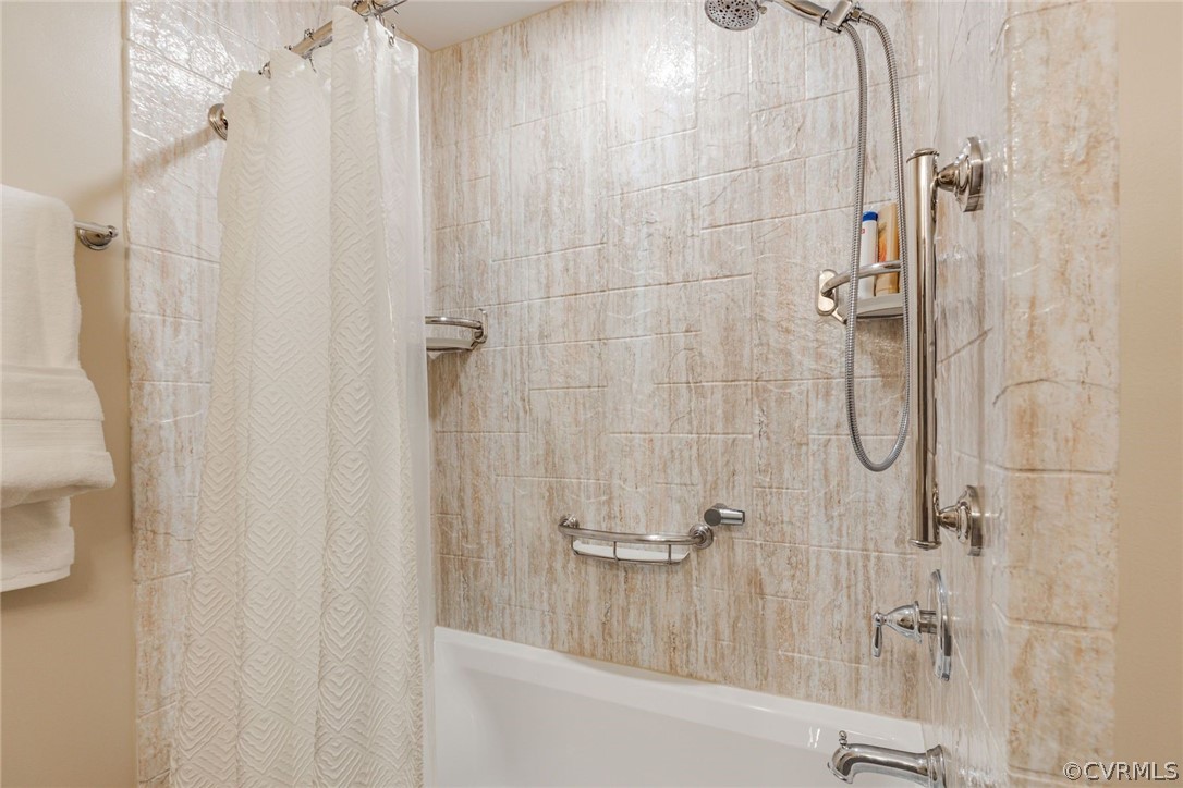 11054 Georgetown Road Mechanicsville, VA 23116 - Photo 24 of 50 a bathroom with a shower