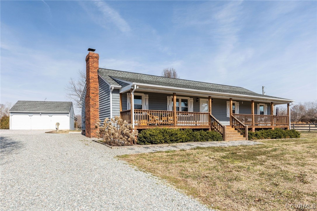 11054 Georgetown Road Mechanicsville, VA 23116 - Photo 3 of 50 a front view of a house with garden