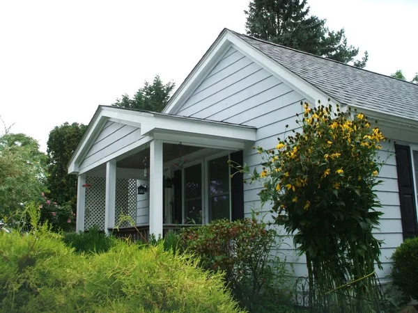 $1,550 | 82 Narragansett Avenue West, South Kingstown, RI 02879