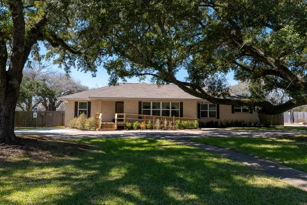 $600,000 | 1921 East Avenue, Katy, TX 77493