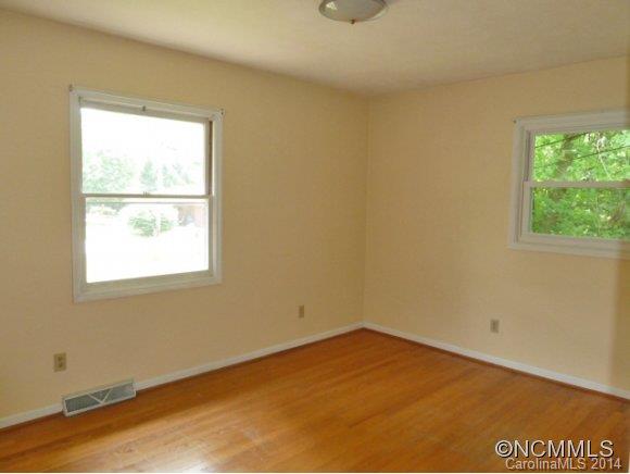 20 Meadowview Road Asheville, NC 28804 - Photo 12 of 23 Gallery Image 12