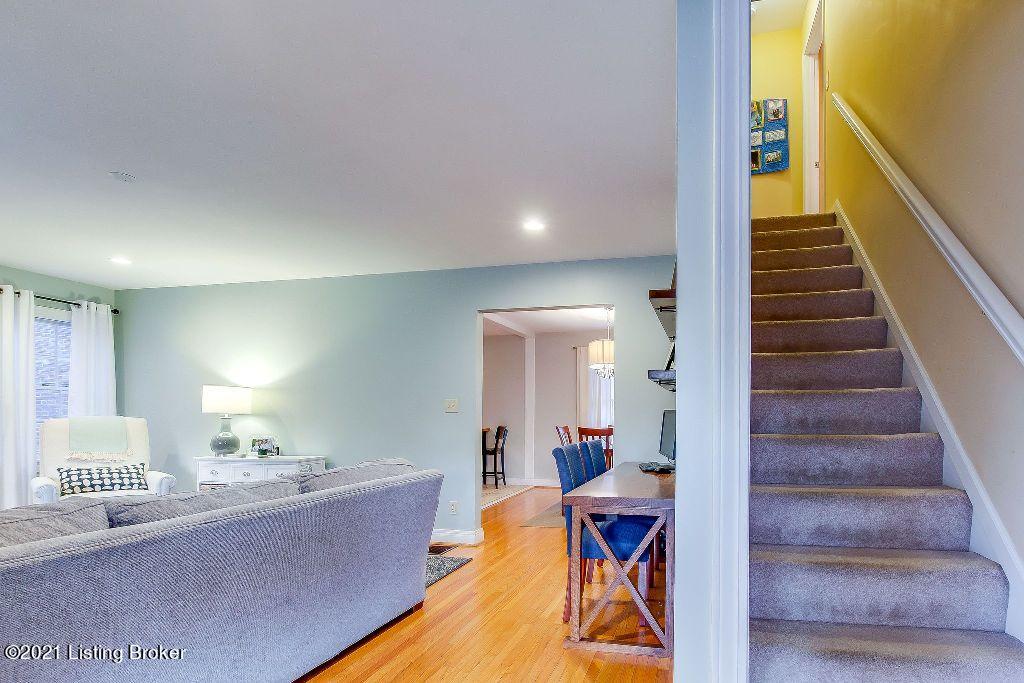 229 Sage Road Louisville, KY 40207 - Photo 16 of 28 Staircase